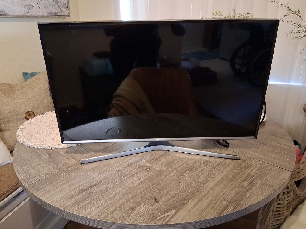 Samsung 31.5 Inch Monitor