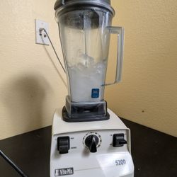 Vitamix 5200 Professional Blender - Runs Strong - Tested