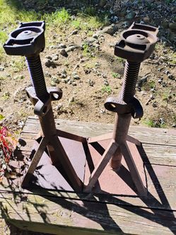 Vintage Simplex mechanical screw jacks/ house support stands