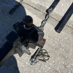 CURT TruTrack Weight Distribution Hitch