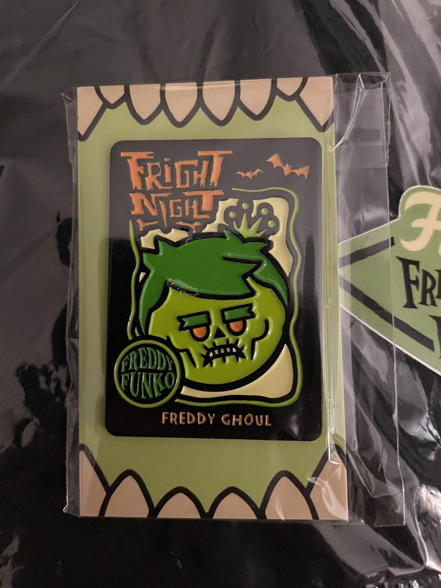 2 Funko Mask o Raid Bundles + 2 Posters + Machoman Pop