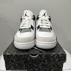 Jordan 4 “Military Black”