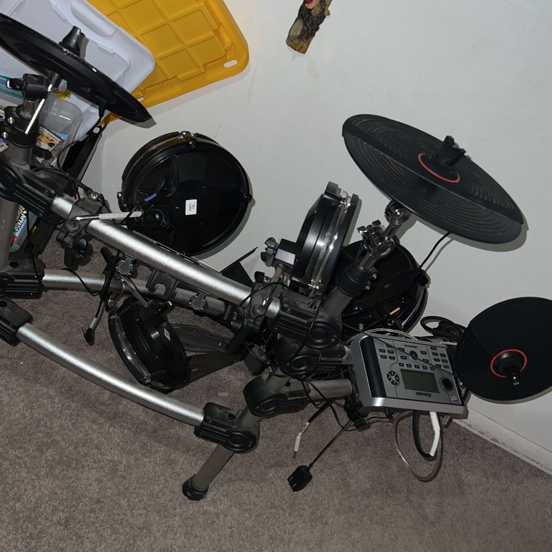 Electronic drum set