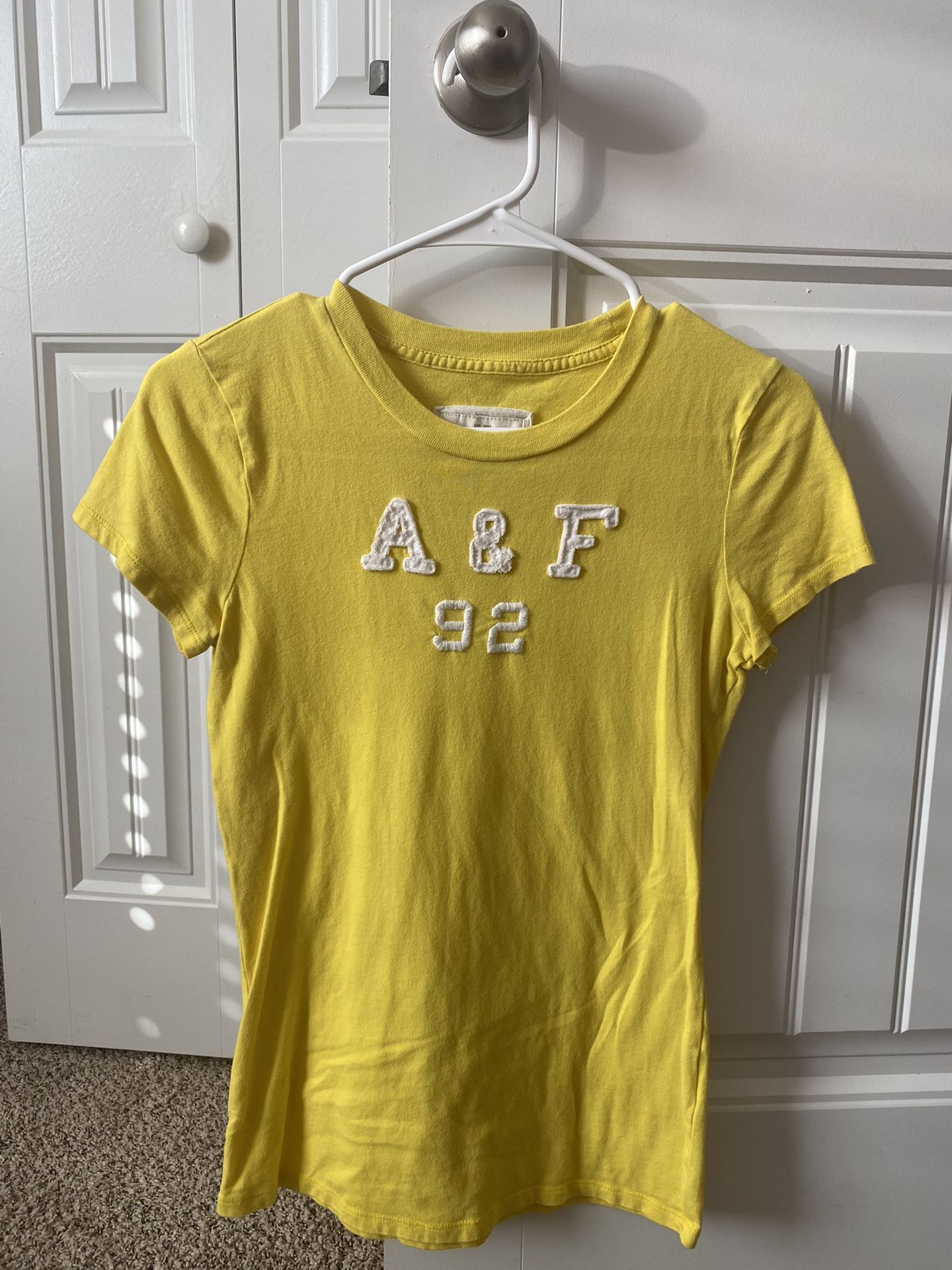 Medium Yellow And White Abercrombie And Fitch T-shirt