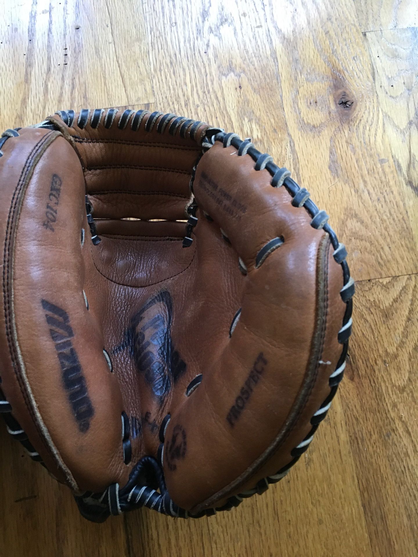 Mizuna GXC104 Catchers Mitt