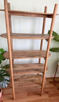 Wooden 5-Tier Bookshelf / Display Shelf – Solid Wood – Excellent Condition