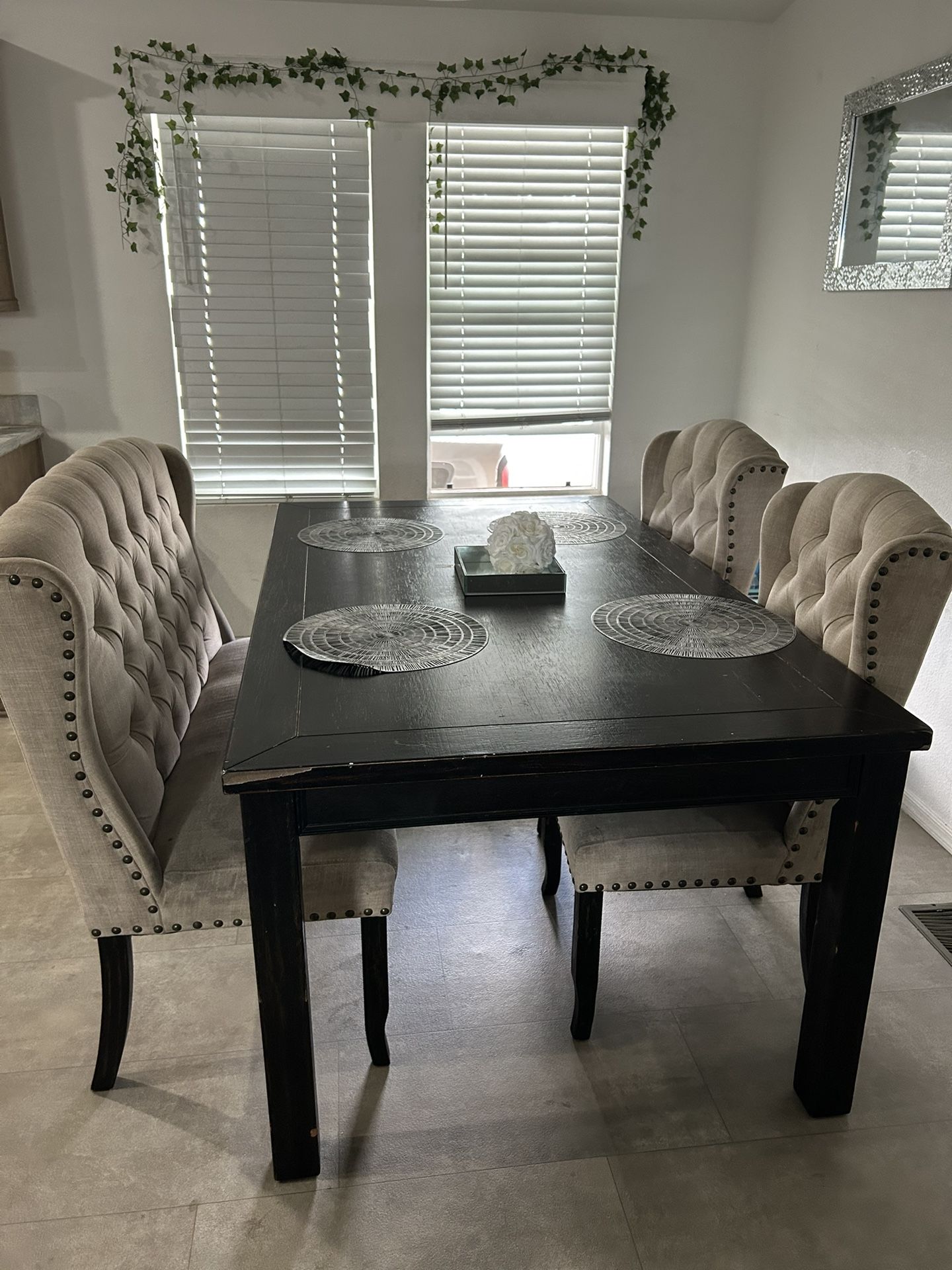 Dinning Table 