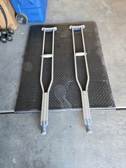 Aluminum Crutches for Adults and Children – Pair of Lightweight, Height Adjustable Crutches