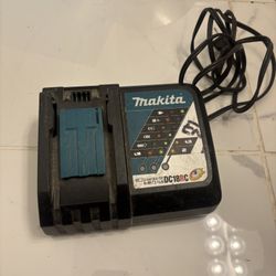 Makita Charger 