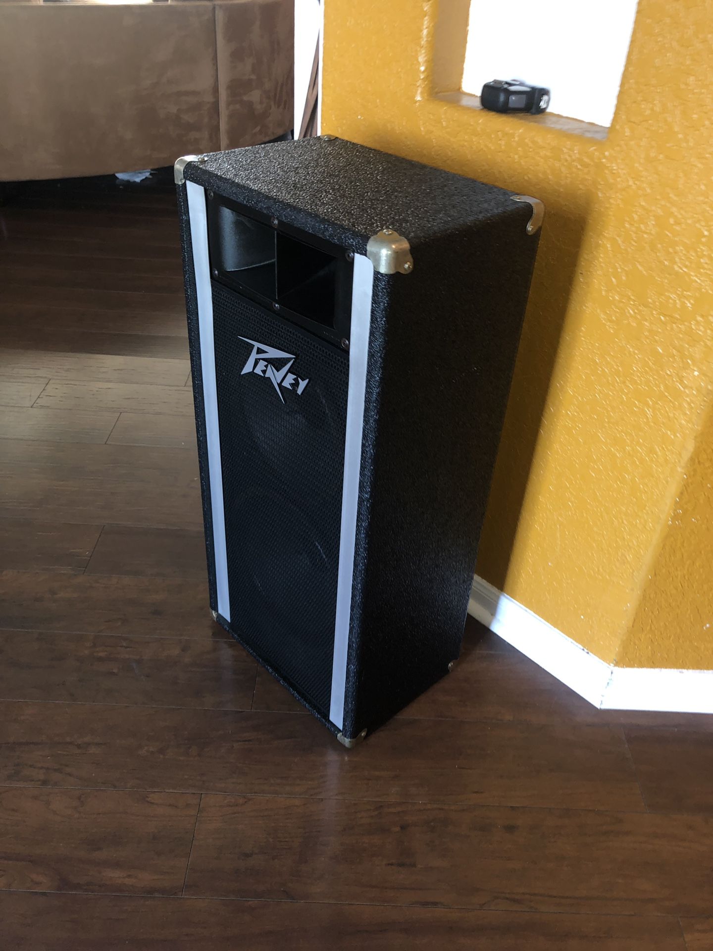 Used Peavey 1210HS PA MUSIC Speaker in GREAT CONDITION. Measures 16x11 by 35” in height. Price is firm