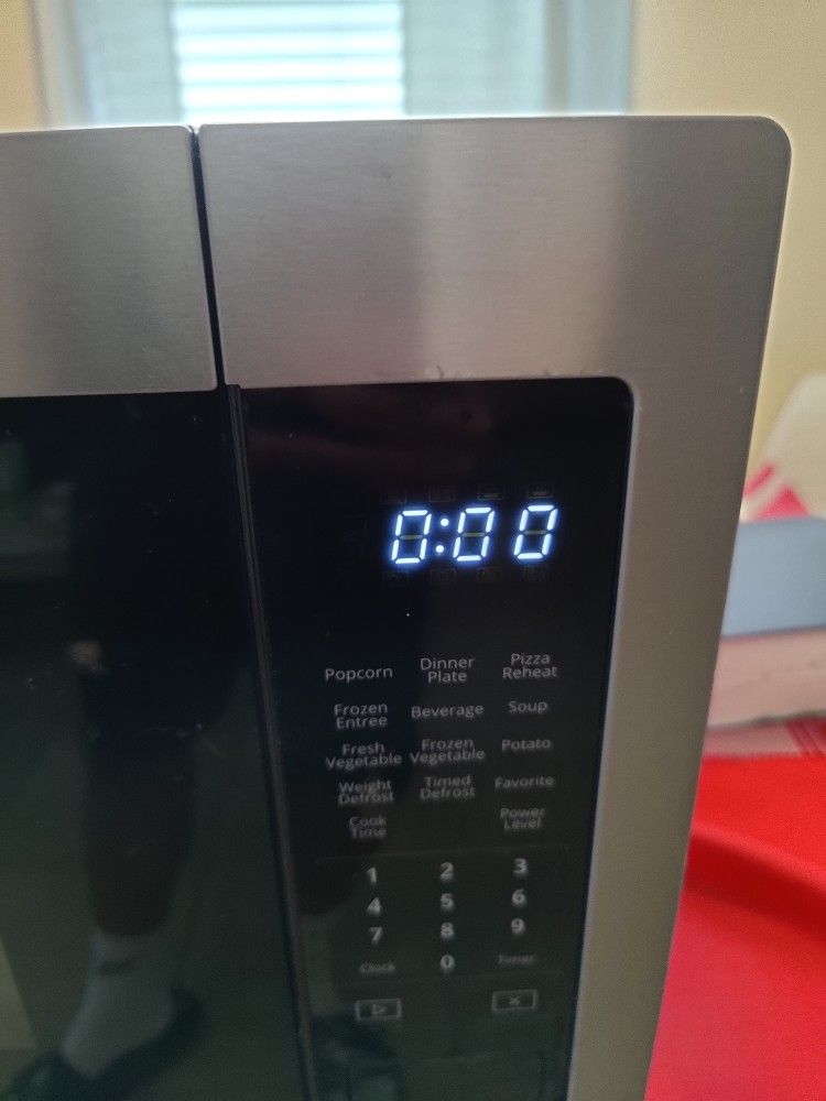 Whirlpool Microwave 1,600W 1.6 Cu. Ft.