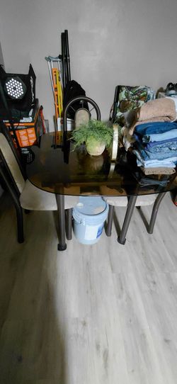 Mesa y 4 sillas