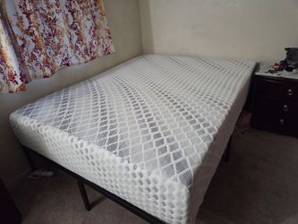 Queen size bed.