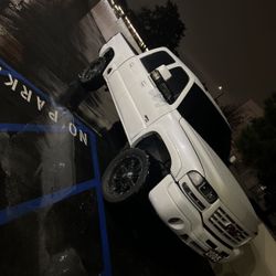 2005 GMC Sierra 4x4 (short Bed)