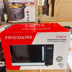 0.9 Cu. Ft. Blue Countertop Microwave Oven – 900W, New in Box