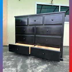 9 drawers dresser / Nine drawers dresser