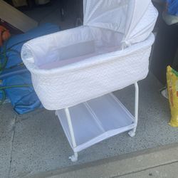 Baby Rocking Bassinet 
