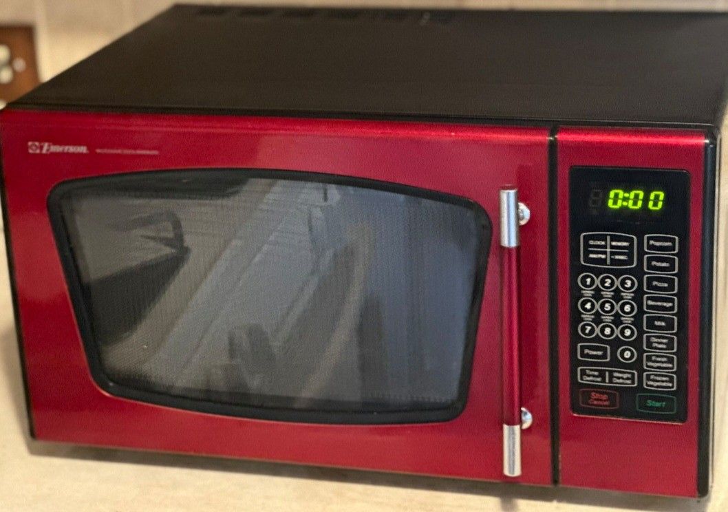 Emerson 900 Watt Microwave 
$45