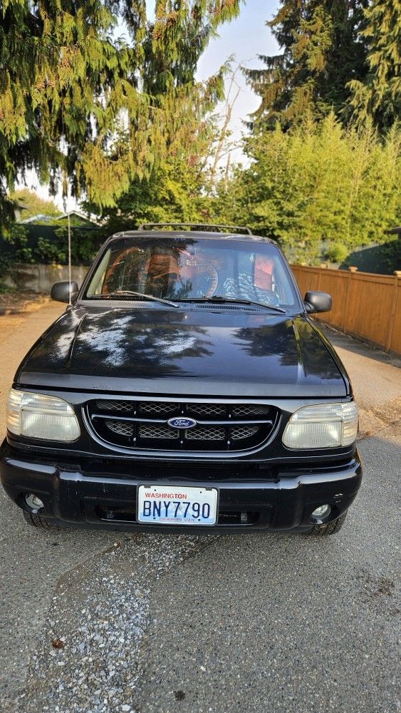 2000 Ford Explorer