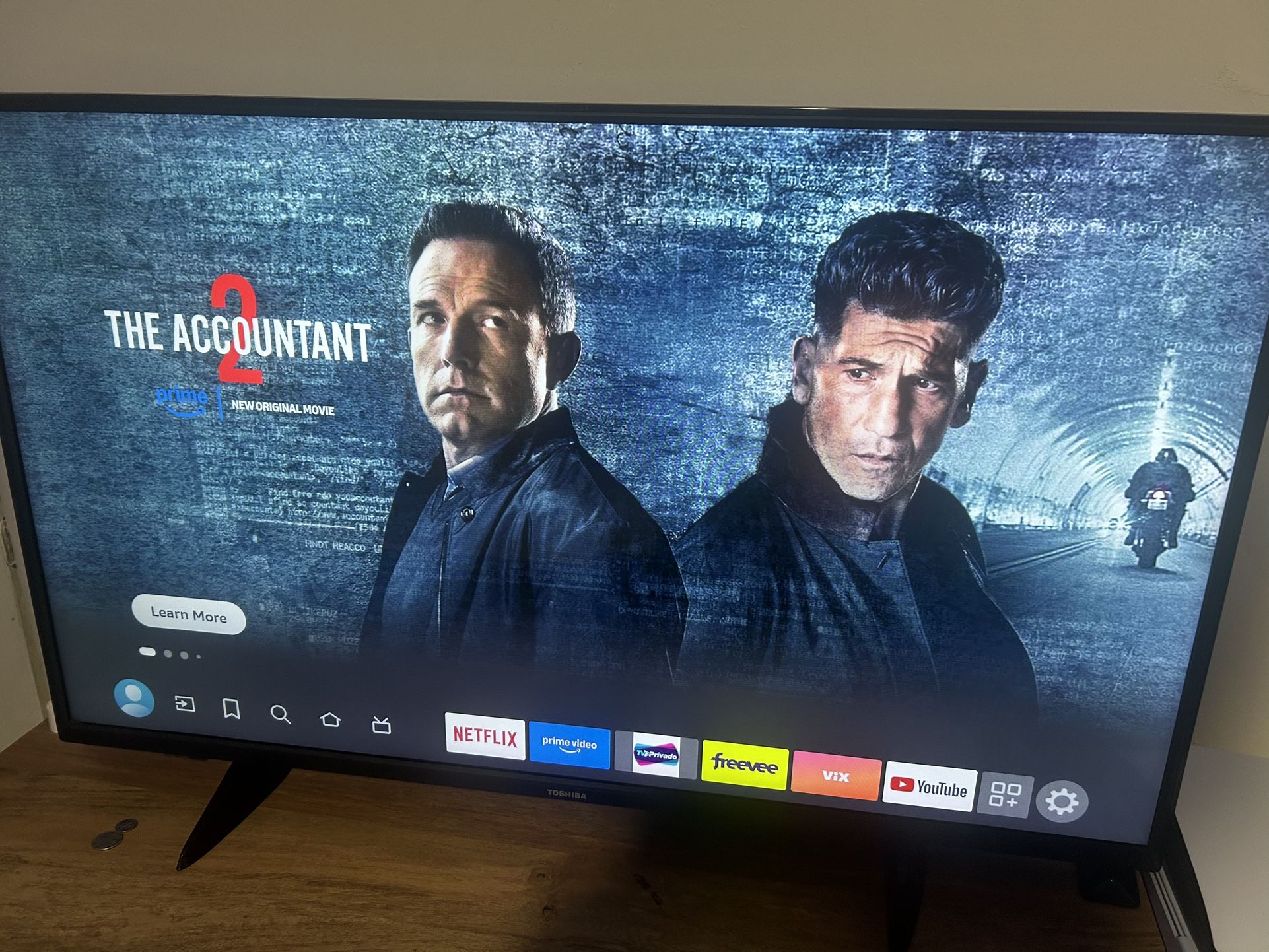 40 inches Toshiba smart tv (OBO)