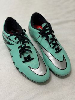 Nike soccer shoes size 8