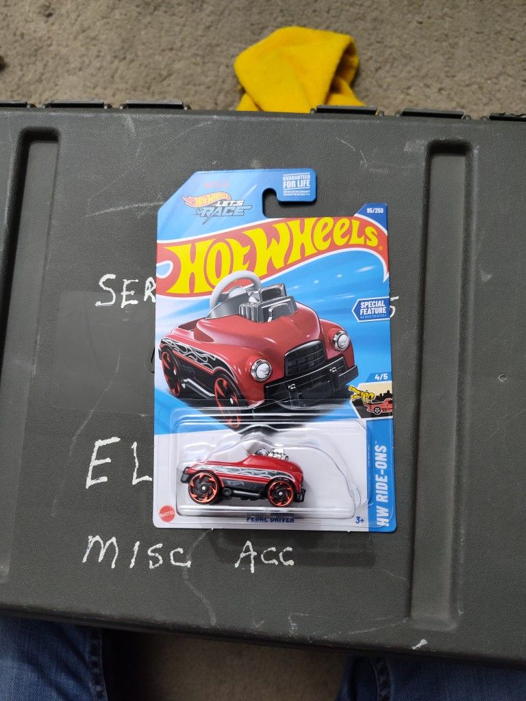 New 2025 Hot Wheels Pedal Driver Treasure Hunt 2025 D Case 1:64 - Red