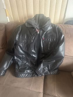 Men Levi’s leather jacket