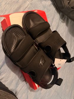Brand new Nike Owaysis Sandals Women’s