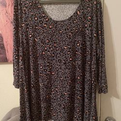 Plus Size Women’s Avenue animal print gray/pink top size 22/24