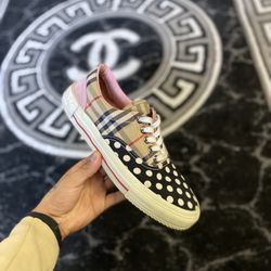 Burberry Low Sz 9