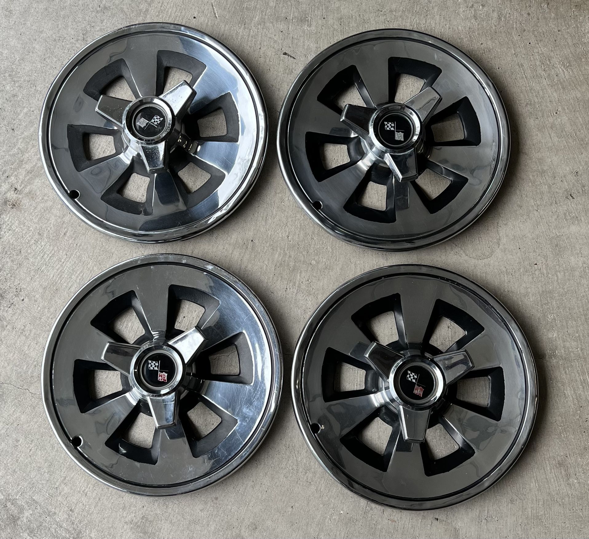 1965 on sale corvette hubcaps