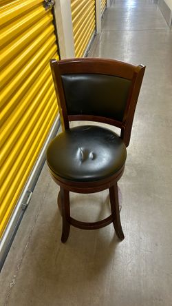 2 Bar Stools With Table