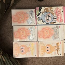 LABUBUS HAVE A SEAT MACAROON BIG INTO ENERGY 