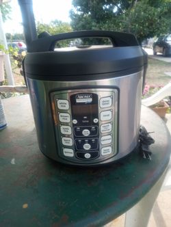Good aroma professional plus rice cooker works good in very clean condition