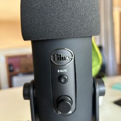 Blue Yeti USB Microphone (blackout) 