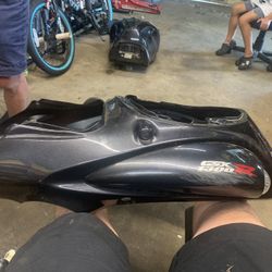 09-23 GSXR 1300 Busa Plastics & Tank 