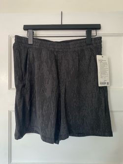 Lululemon Pace Breaker Short 7” Lined Size: Large Color: Black/Graphite Dark Grey