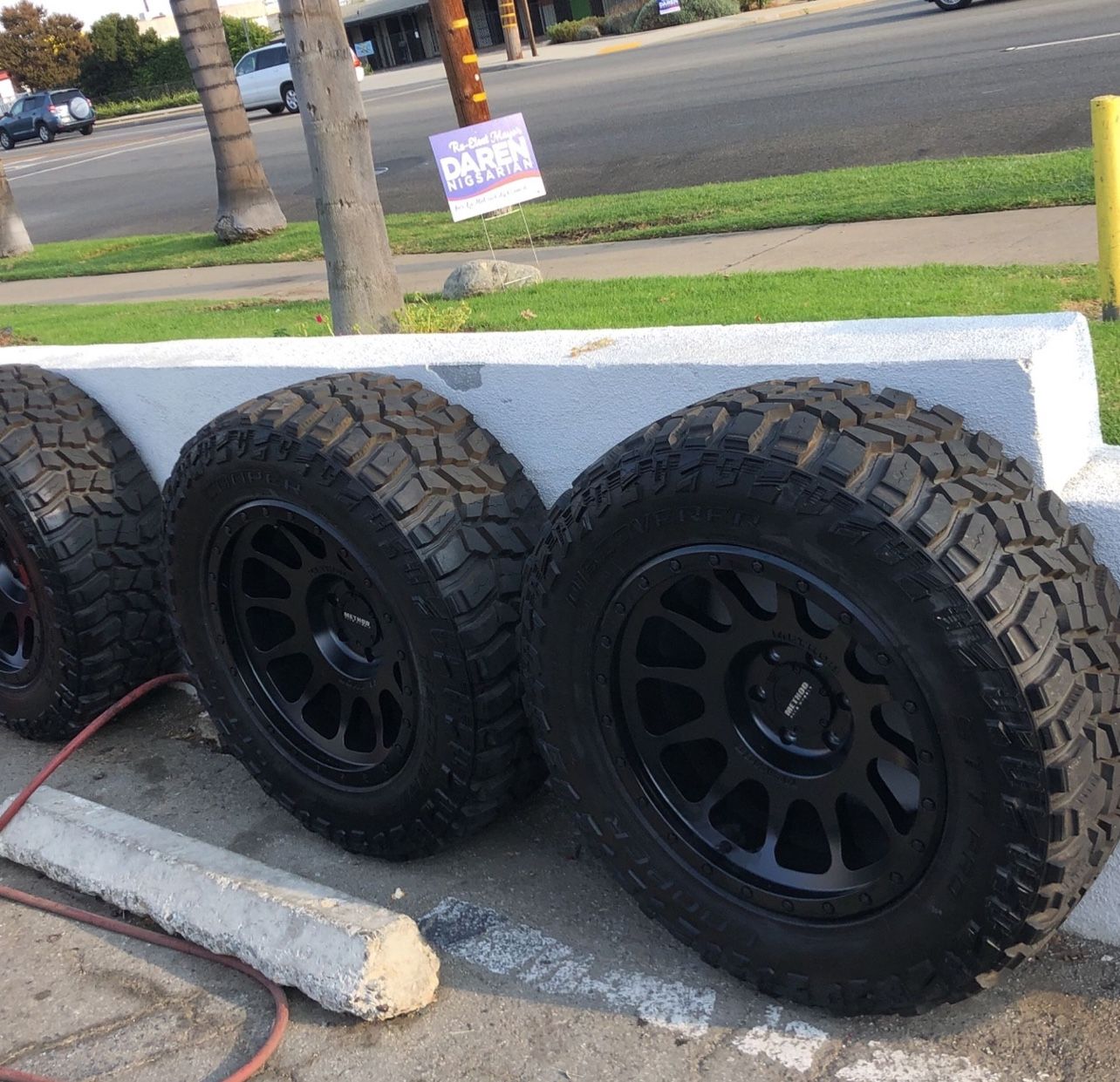 20x10.  METHOD WHEELS   6x139.   35x12.50R20.   COOPER STT PRO 