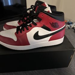 Jordan 1 Mid 