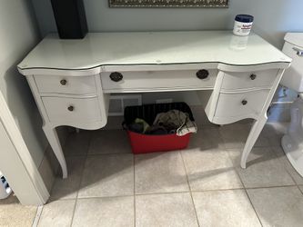 Desk/vanity Unique