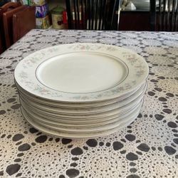 Royal Majestic Fine China set of eight 10.75” dinner plates Never Used $8 Each