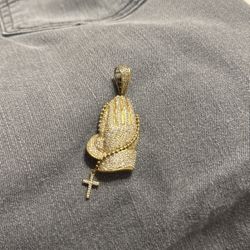 Dije Manos De  Oro Con Diamantes 