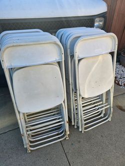 Used White pllastic folding chaira FOR SALE $8