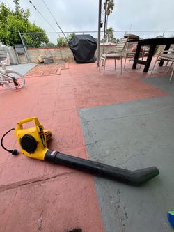 Electric leaf blower