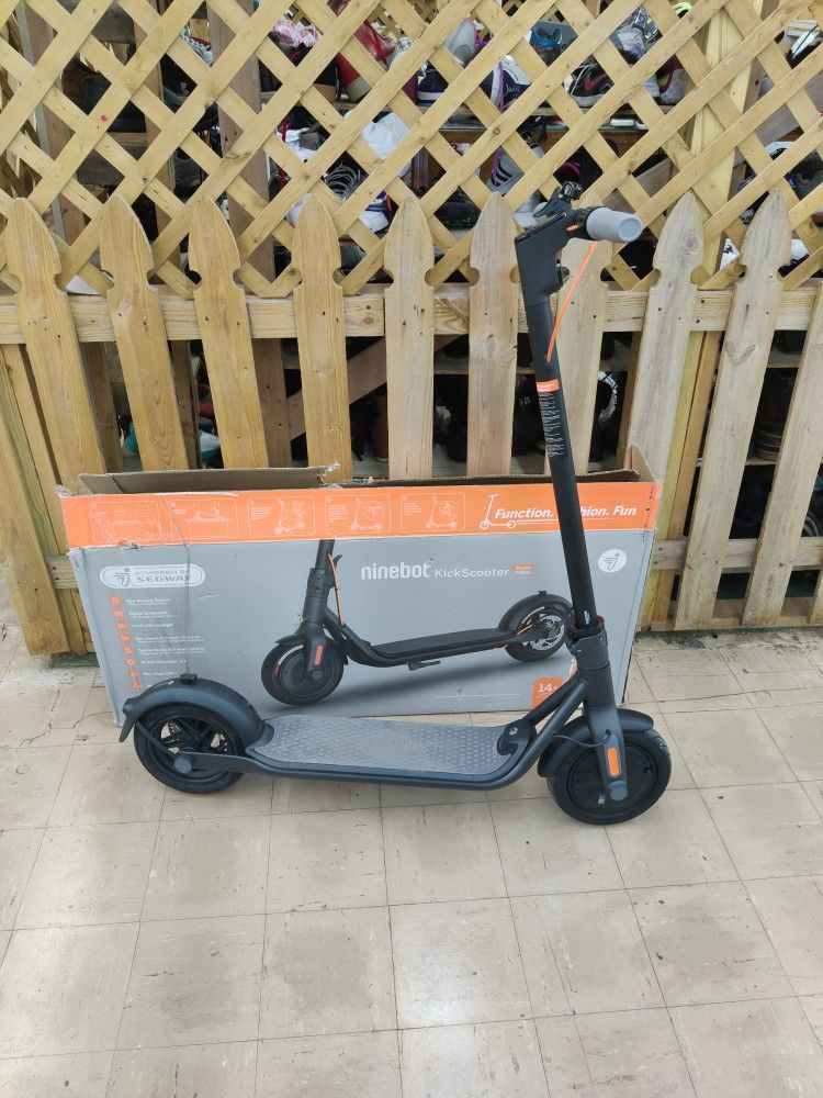Segway Ninebot F30s Electric Kick Scooter, Foldable And Portable for Sale in Dearborn Heights