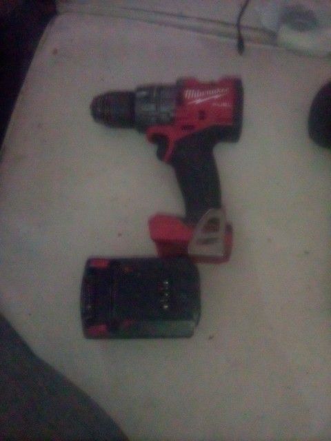 Milwaukee Fuel Hammer Drill/Driver 1/2 13mm W/ M18 5.0 Battary