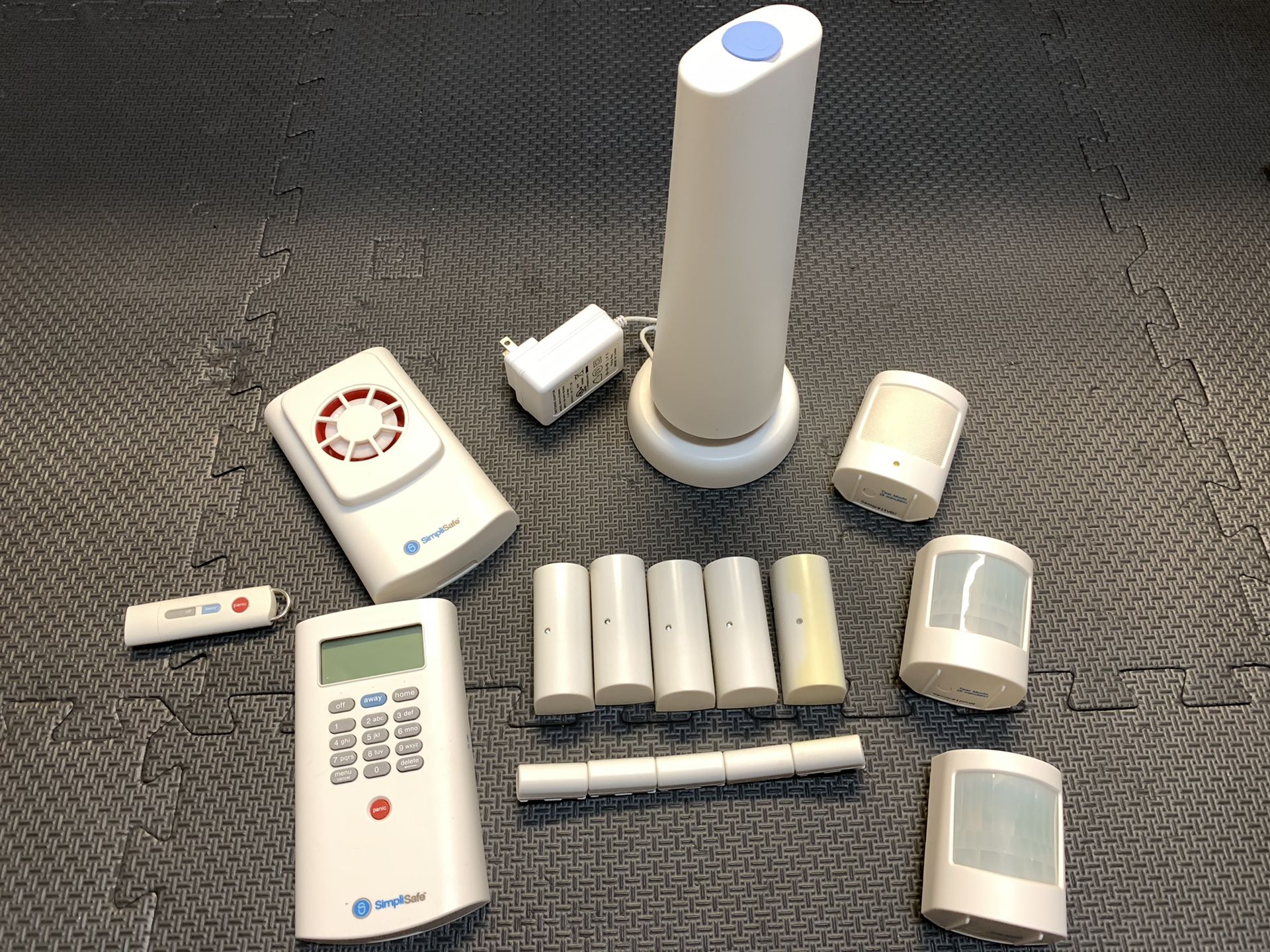 SimpliSafe Alarm System used but perfect working condition