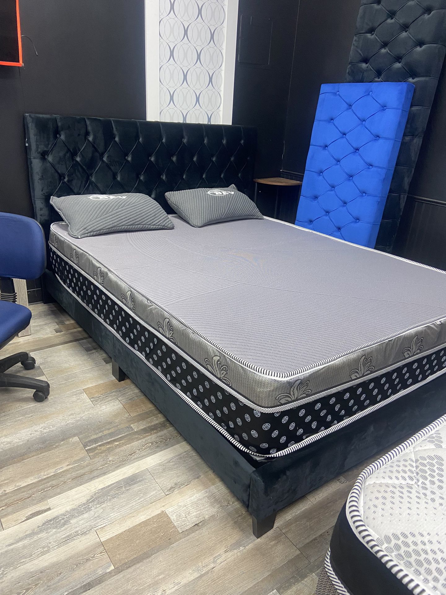 Queen Mattress - Double Sides - Come With Free Box Spring - Free Delivery 🚚 Today To Reasonable Distance