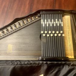 Oscar Schmidt Autoharp + Carry Case