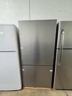 REFRIGERADOR Nuevo de 31 Pulgadas de ancho